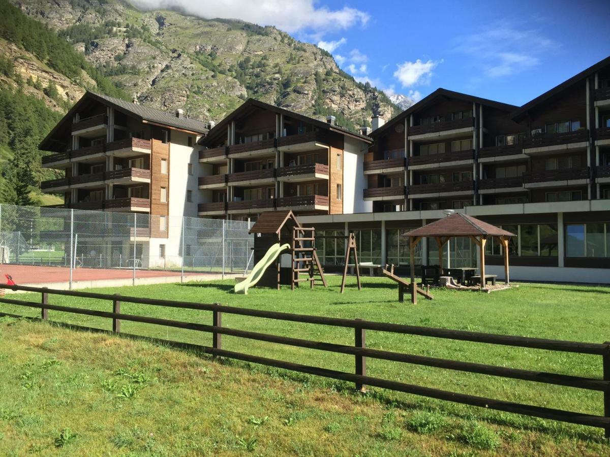 Monte Rosa D 412 Aparthotel Tasch Ngoại thất bức ảnh